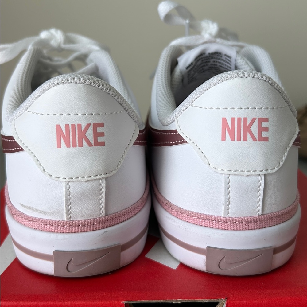 Nike court legacy. Boys size 7. Women’s 8.5. White/pink - Picture 7 of 8